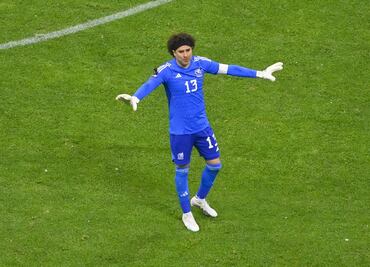 Memo Ochoa recibió un regalo de 23 mil pesos por parte de un aficionado