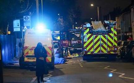 Mueren 4 niños tras incendio en Londres; reportan una mujer detenida