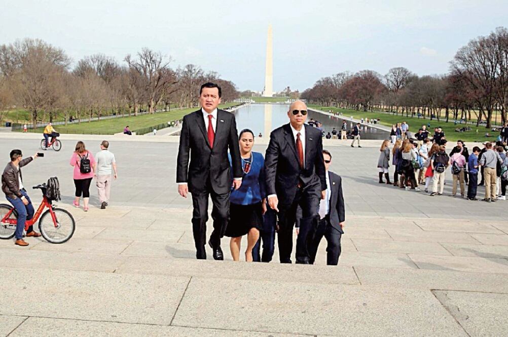 El secretario de Gobernación, Miguel Ángel Osorio Chong, y su homólogo de Estados Unidos, Jeh Johnson, coincidieron en que existe una relación fuerte y de cooperación entre ambos países (SEGOB)