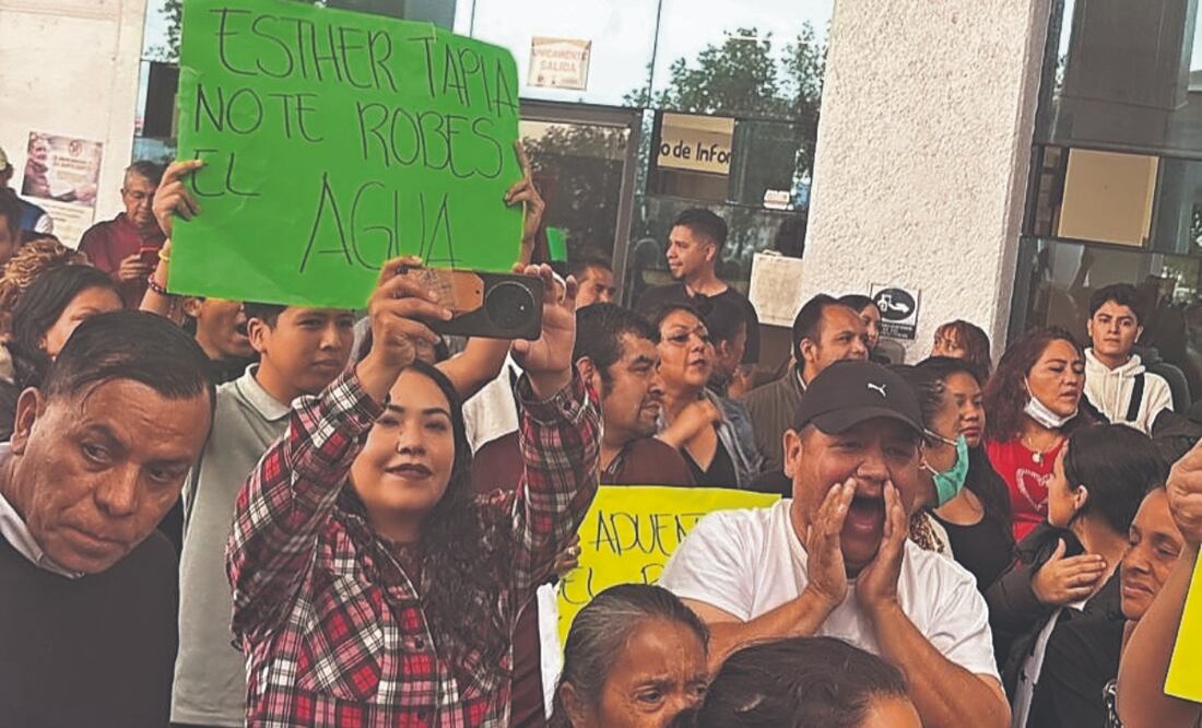 La protesta se registró afuera del Palacio Municipal. Foto Especial