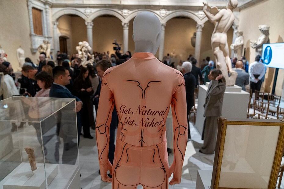 Un muestra de la exposición de primavera del Costume Institute, en la presentación del lunes 17 de noviembre. Foto: EFE