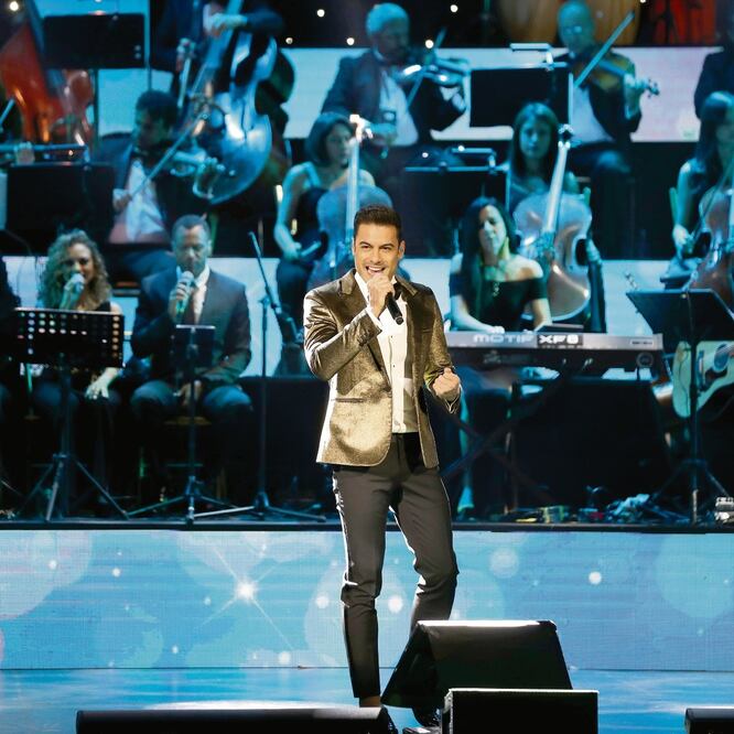 El cantante participó en la ceremonia de la final del futbol mexicano. VALENTE ROSAS. EL UNIVERSAL