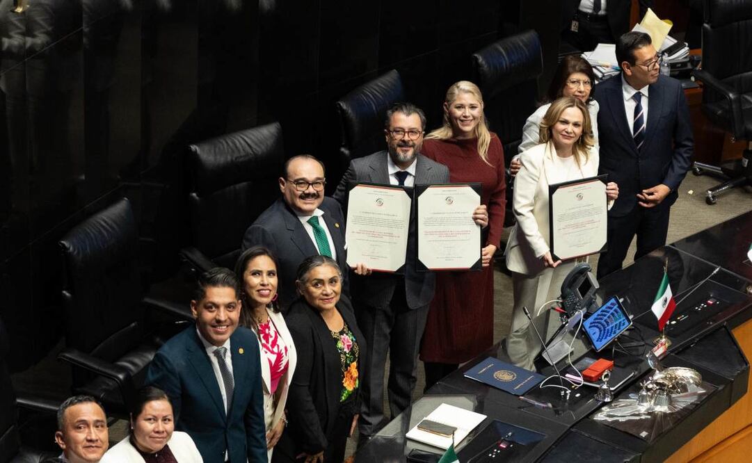 Toma de protesta y entrega de constancia de las Magistradas y Magistrados de las salas regionales del TEPJF, entre ellos Claudia Valle y Gilberto Bátiz. Foto Hugo Salvador/ EL UNIVERSAL