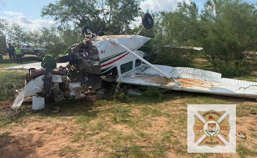 Se desploma avioneta en Hermosillo; tres tripulantes resultan lesionados