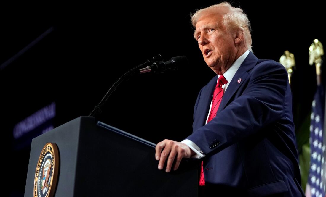 El presidente de EU, Donald Trump, habla en la cena de la conferencia republicana de la Cámara de Representantes en el Trump National Doral Miami en Doral, Florida, el 27 de enero de 2025. Foto: AP