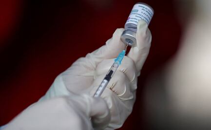 Libia inicia campaña de vacunación contra Covid-19; ministro recibe la primera dosis