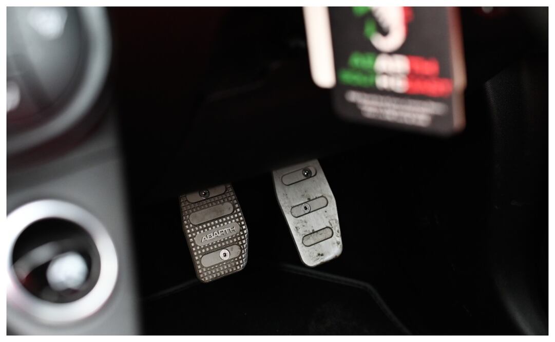 Conoce las razones por las que el acelerador de tu coche se endurece. Imagen: Unsplash