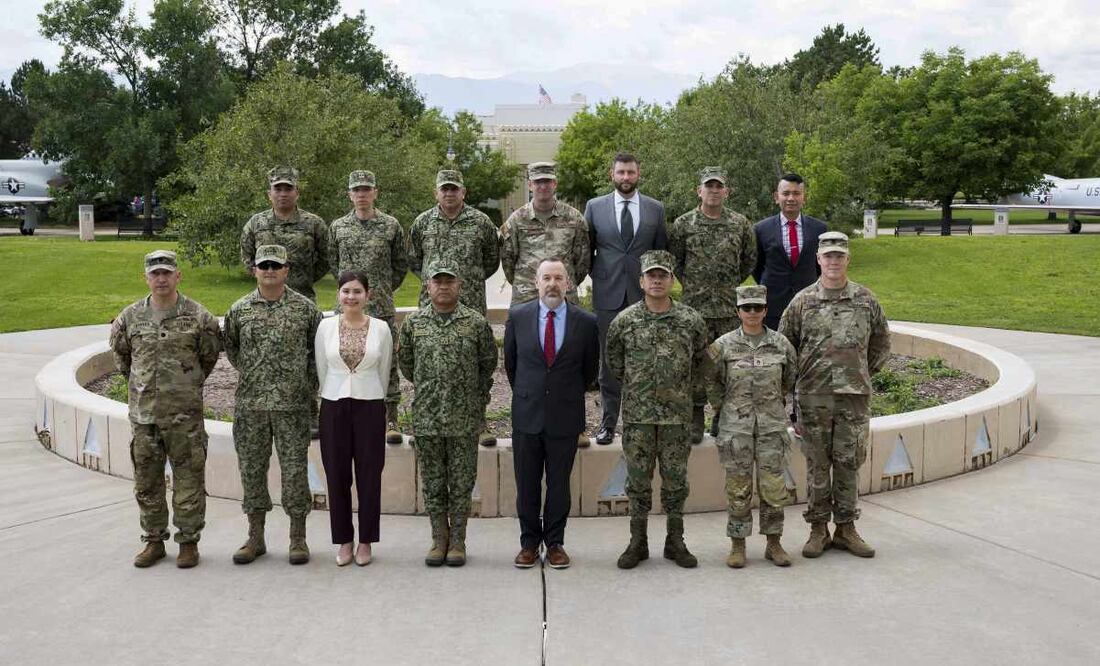 Elementos de Marina y Defensa se reúnen con Comando Norte de EU en Colorado Springs, imagen compartida por Semar este 8 de septiembre de 2025. Foto: Semar
