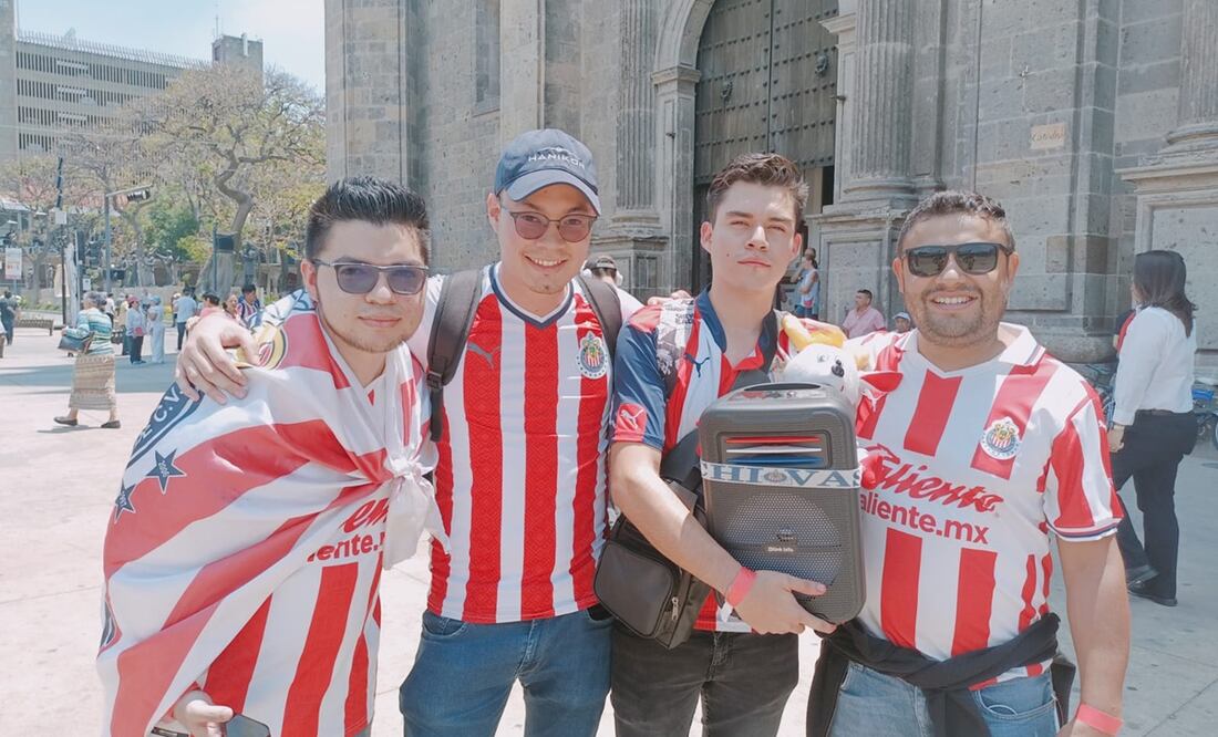 Chivahermanos van a misa para pedir el campeonato - Foto: Arturo Sanguino
