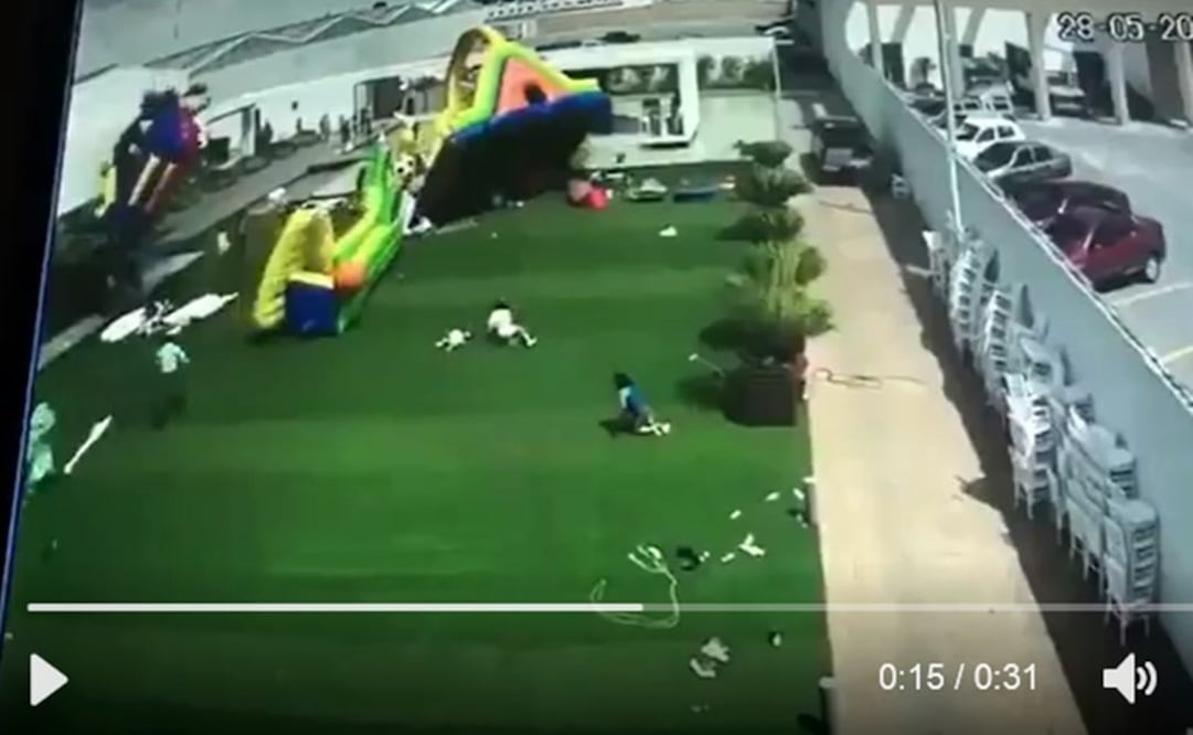 Viento levanta inflables en SLP; niña cae y resulta herida