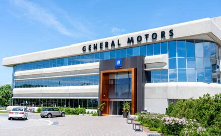 Política de Trump contra autos eléctricos costará a General Motors mil 600 millones de dólares