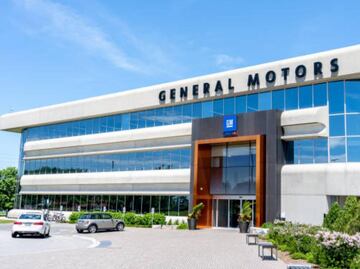 Política de Trump contra autos eléctricos costará a General Motors mil 600 millones de dólares