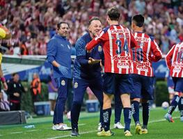 Claudio Suárez le recuerda a Chivas que tiene la obligación de ser campeón en cada torneo
