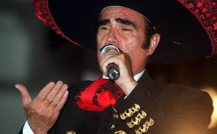 En inglés, salsa y balada, las cinco facetas musicales de Vicente Fernández