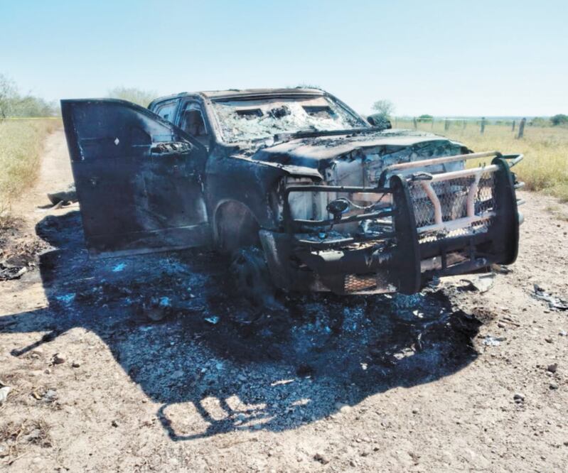 El hallazgo del vehículo con logos e insignias falsas de la Sedena ocurrió en el Rancho El Barretal. Tenía varios impactos de bala. Foto: ESPECIAL