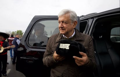 AMLO realiza mitin en Querétaro pese a lluvia
