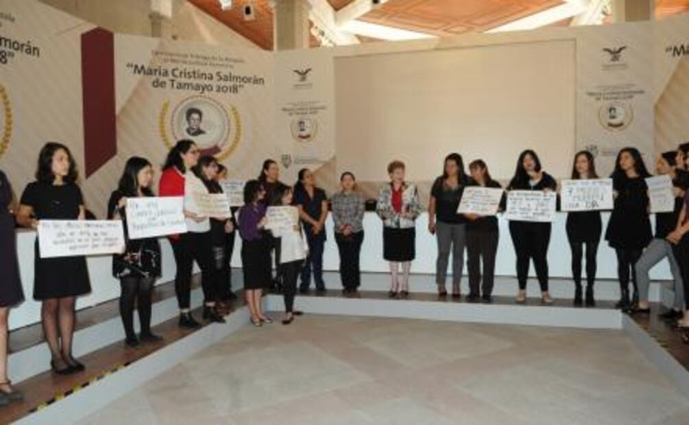 Trabajadoras de la Corte se manifiestan para exigir más igualdad