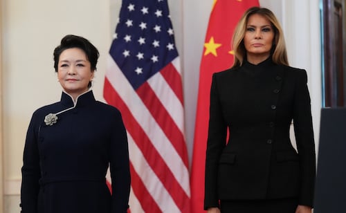 Primera dama de Estados Unidos Melania Trump Y la primera dama de China Peng Liyuan. Foto: EFE/EPA/Yuri Gripas / POOL