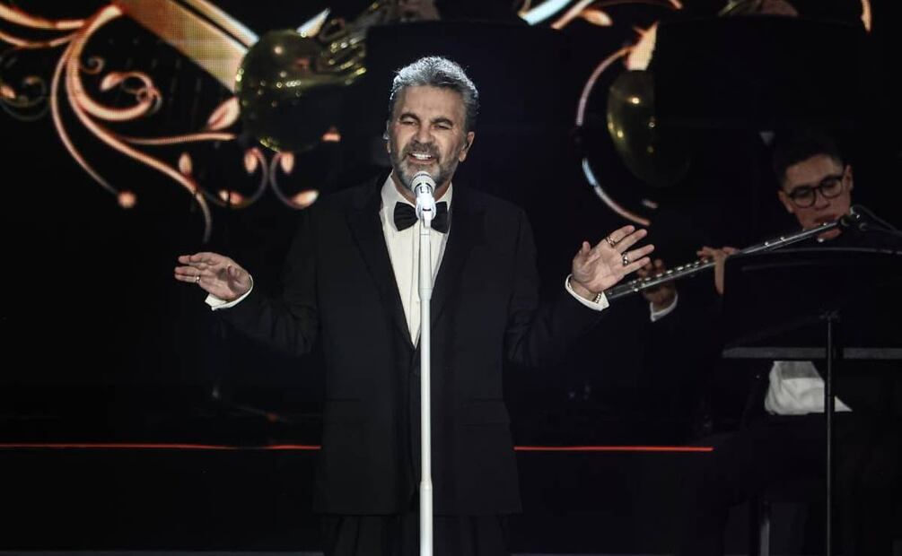 Mijares durante su concierto sinfónico en el Auditorio Nacional. 
Foto: Gabriel Pano/EL UNIVERSAL.