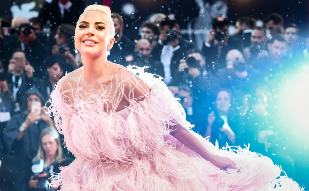 La cantante y actriz deslumbró con un impresionante vestido de alta costura. Foto: AFP