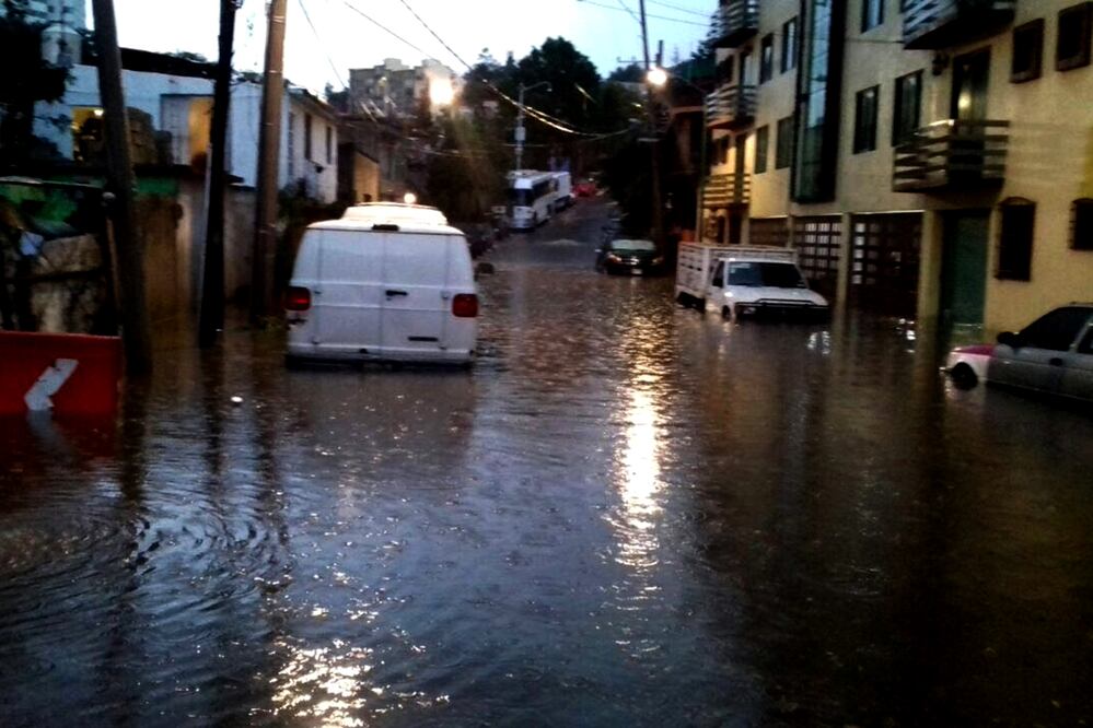Las 16 delegaciones de la capital registraron lluvias durante la tarde de este lunes, informó el Centro de Comando, Control, Cómputo y Comunicaciones de la Ciudad de México (ESPECIAL)
