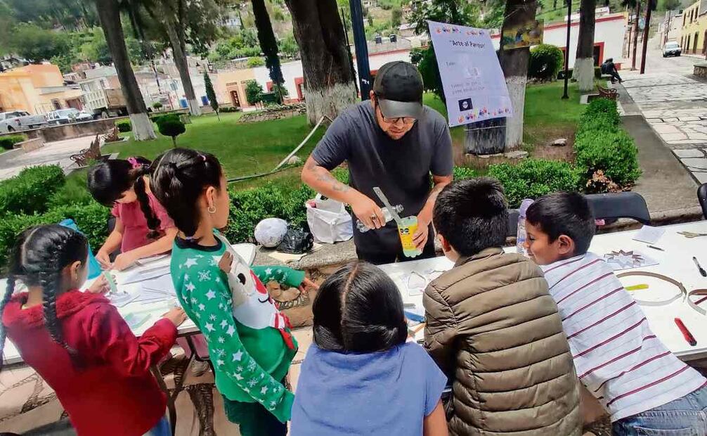 En el proyecto Arte Urgente para Todos, Eddy Balam ofrece talleres para niños, niñas, adolescentes y adultos. Foto: Especial