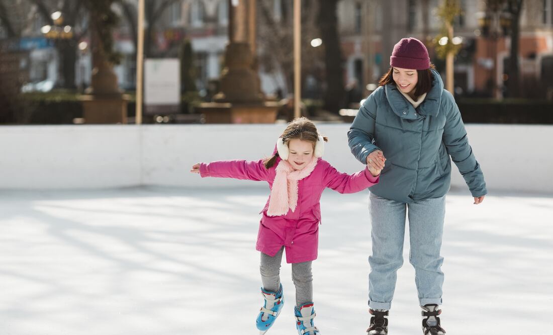 Pista de patinaje en una terraza de la CDMX. Foto: Freepik