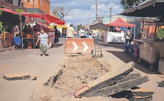 A cuatro días, no termina la reparación de dos socavones en Iztacalco