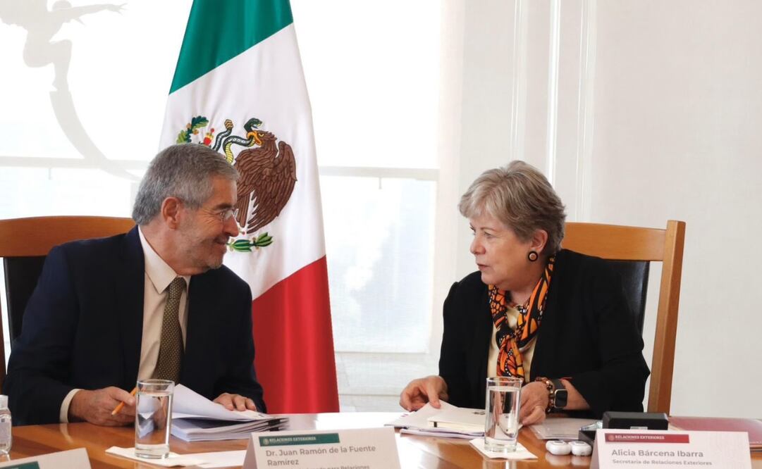 Alicia Bárcena y Juan Ramón de la Fuente en reunión sobre transición en la SRE. Foto: SRE