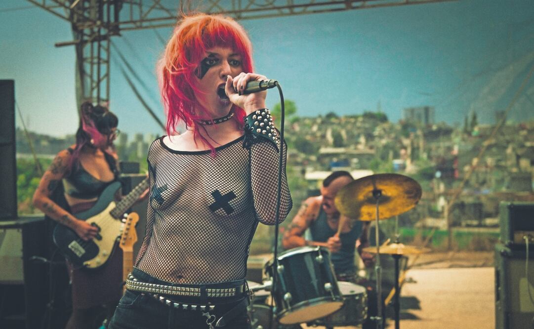 Una cantante de una banda punk (Diana Laura DI), que estudia leyes, conoce a un joven grafitero que estudia filosofía, en un contexto de profunda crisis y descontento social. Foto: de ADOLFO DÁVILA