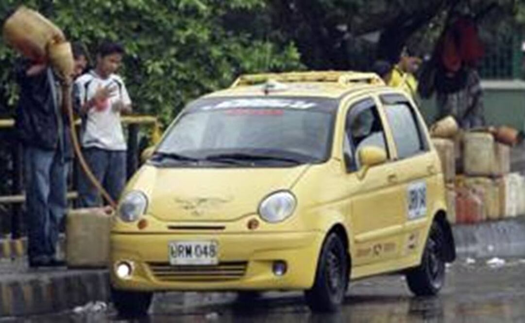 En las calles de Cúcuta se comercializa a plena luz, la gasolina traída de contrabando de Venezuela (Foto: Getty Images)