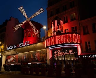 VIDEO: Hélices del Moulin Rouge vuelven a girar después de un año; las aspas se cayeron por fuertes vientos