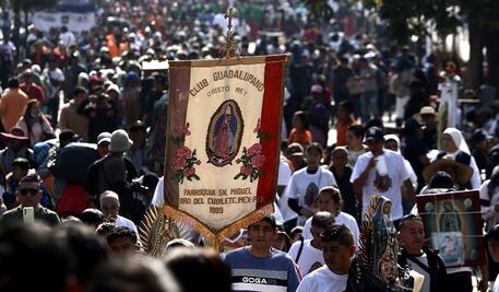 FOTOS: Migrantes piden a la Virgen de Guadalupe que les "abra el camino" hacia Estados Unidos
