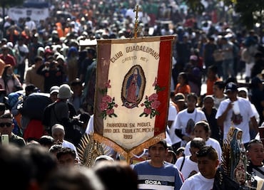 FOTOS: Migrantes piden a la Virgen de Guadalupe que les "abra el camino" hacia Estados Unidos