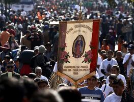 FOTOS: Migrantes piden a la Virgen de Guadalupe que les "abra el camino" hacia Estados Unidos