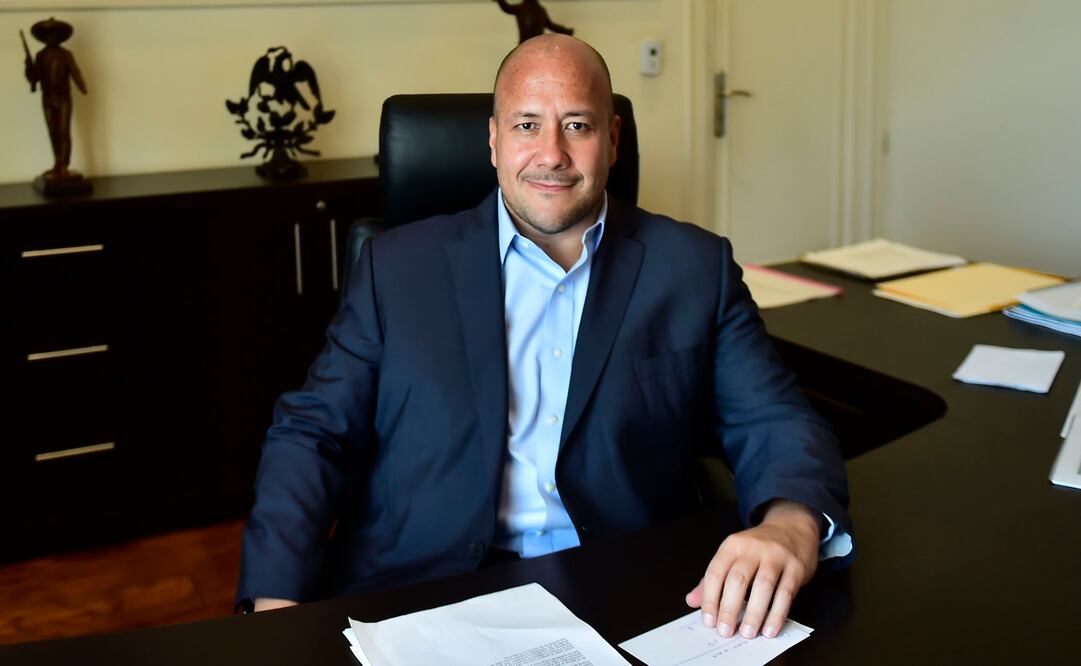 Gobernador Alfaro le entra a la piratería