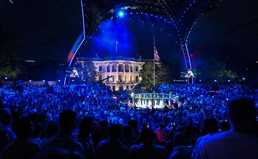 El mandatario asiste al evento acompañado por Dana White y Melania Trump frente a miles de invitados. (14/06/26) Foto: AFP
