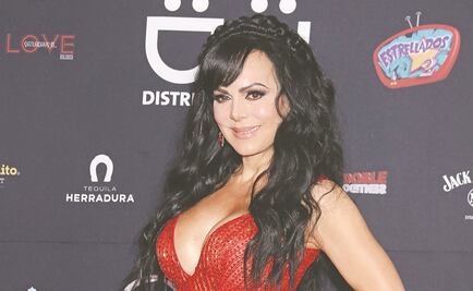 Maribel Guardia celebra en bikini 4 millones de seguidores
