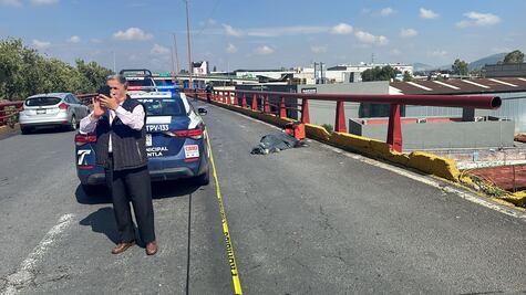 Muere repartidor de comida por app; su motocicleta derrapó sobre puente vehicular de Tenayuca