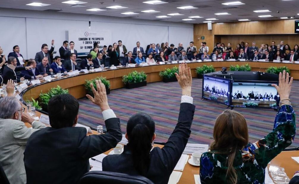 Sesión de la comisión de presupuesto y cuenta pública que preside el diputado por Morena, Erasmo Gonzalez. Foto: Diego Simón Sánchez/EL UNIVERSAL