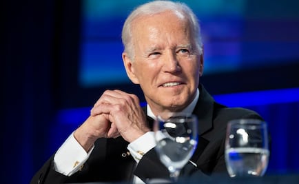 "Tuvimos una horrible plaga, seguida por dos años de Covid", dice Biden en Cena de Corresponsales