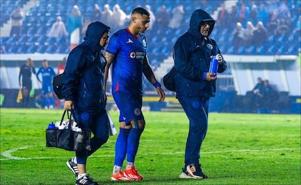 Giorgos Giakoumakis enciende las alarmas en Cruz Azul tras salir de cambio por lesión