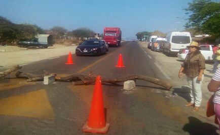 Pobladores exigen combate a sequía en Oaxaca; bloquean carretera
