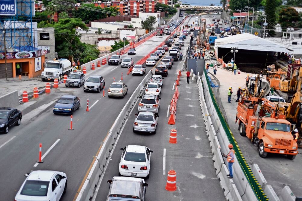 Ayer, la SCT abrió un cuarto carril y agilizó el tránsito en la zona afectada del Paso Exprés Tlahuica (TONY RIVERA. EL UNIVERSAL)