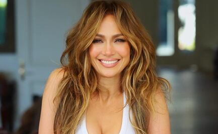 JLo derrocha estilo en animal print, ¡luce desde bikinis hasta botas!