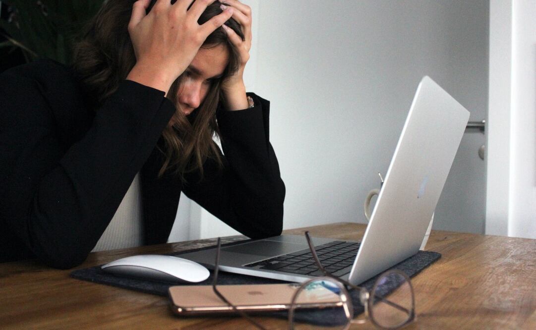 El uso continuo de la computadora puede ser perjudicial para tu salud. Imagen: Unsplash