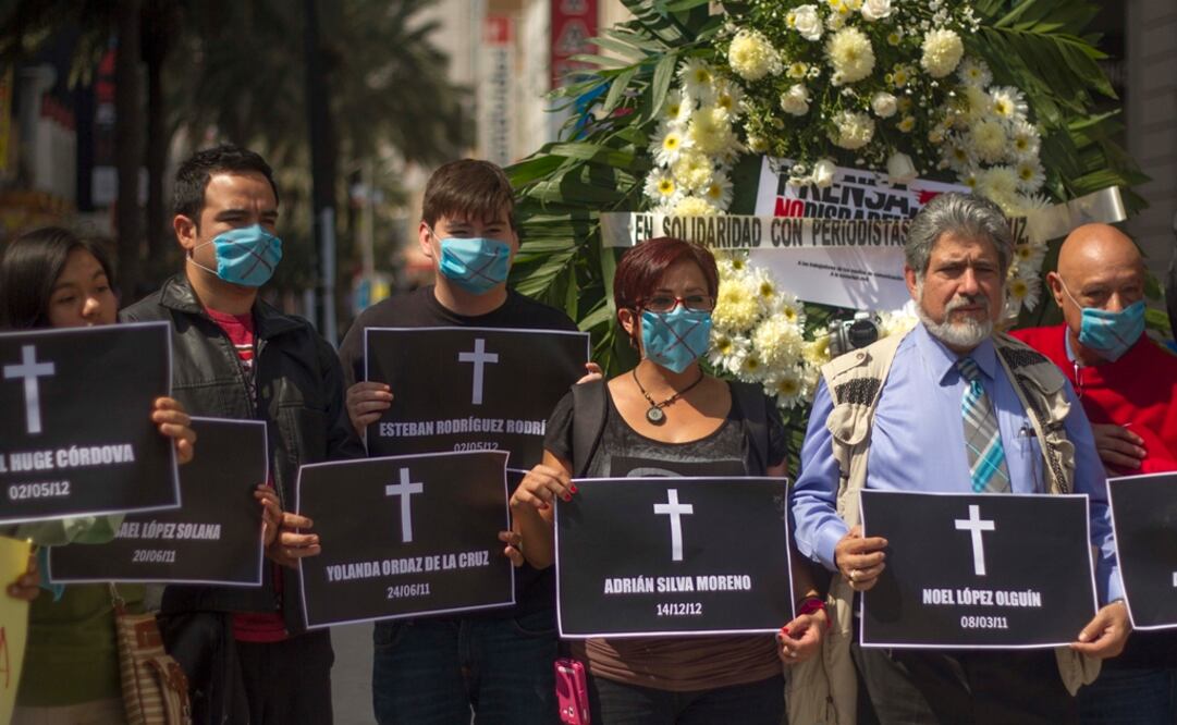 Protesters demanding no more violence against journalists in Monterrey - Photo: Julio Aguilar/EL UNIVERSAL
