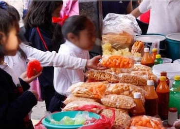 ¿Adiós a la comida chatarra en escuelas? Prohibirán venta de chilaquiles, quesadillas, tacos, postres caseros y otros alimentos