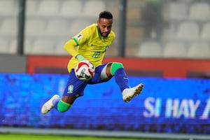 Santos defiende a su cuerpo médico, tras la lesión "más grave de lo que se esperaba" de Neymar 