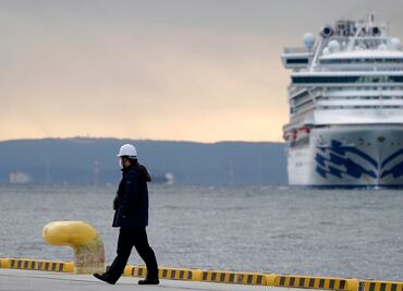 Llega a 20 el número de infectados por coronavirus en crucero japonés